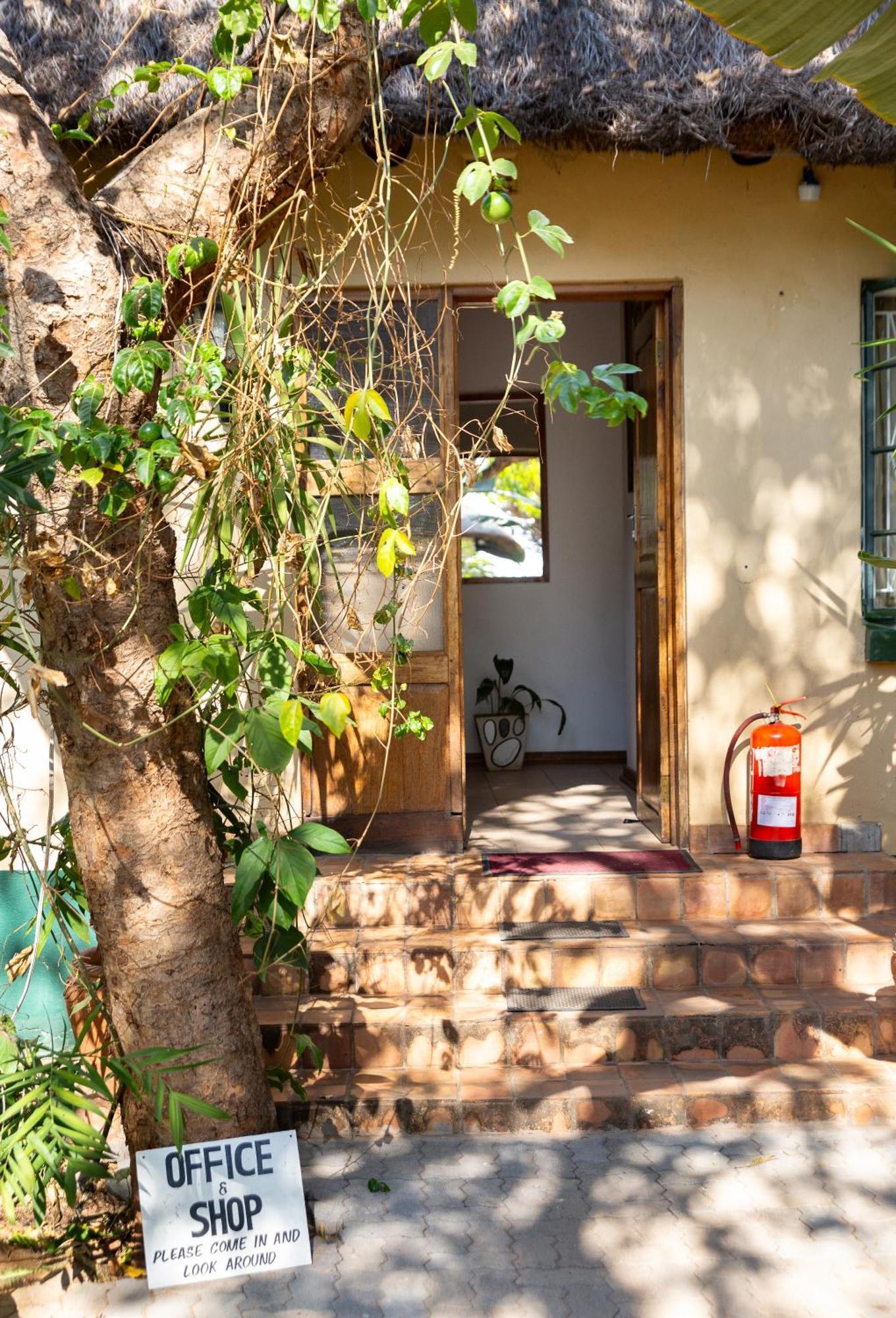 Drift Inn Victoria Falls Exterior photo